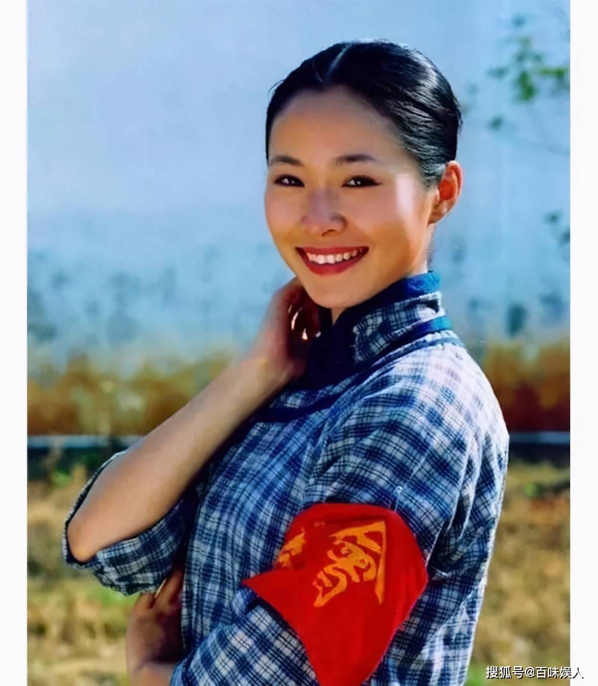 37岁江一燕被曝隐婚生子,两次丑闻身败名裂后,终究做了普通人_罗红