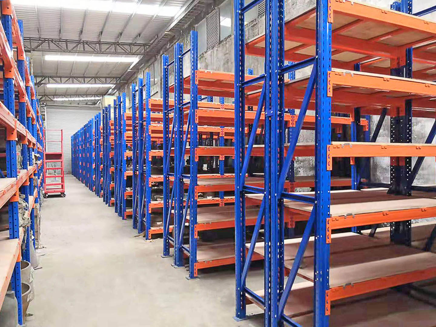 联和众邦货架厂家带你了解重型货架为什么要定制?