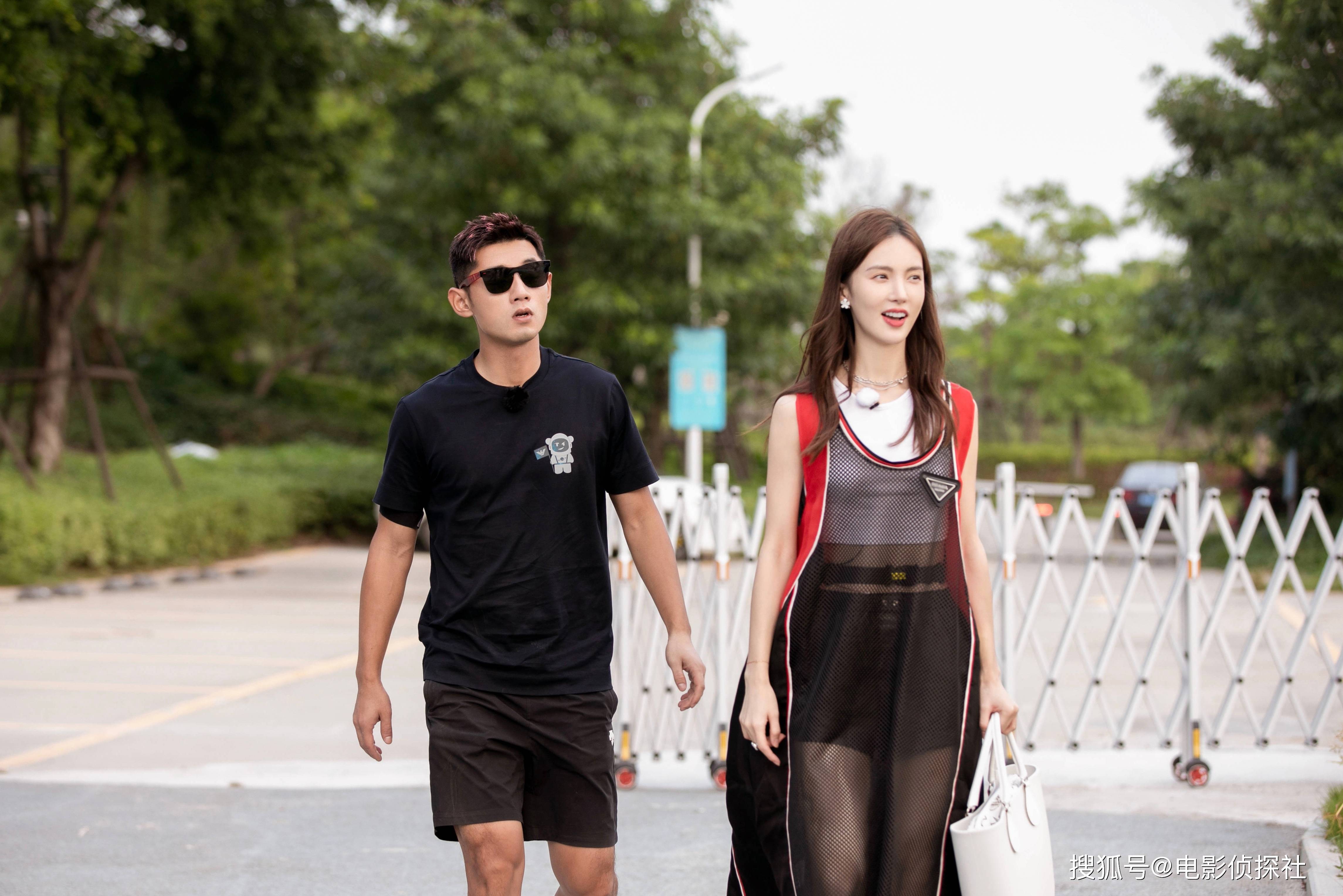 张继科坐热气球严重恐高,金晨态度成焦点,喜不喜欢一目了然