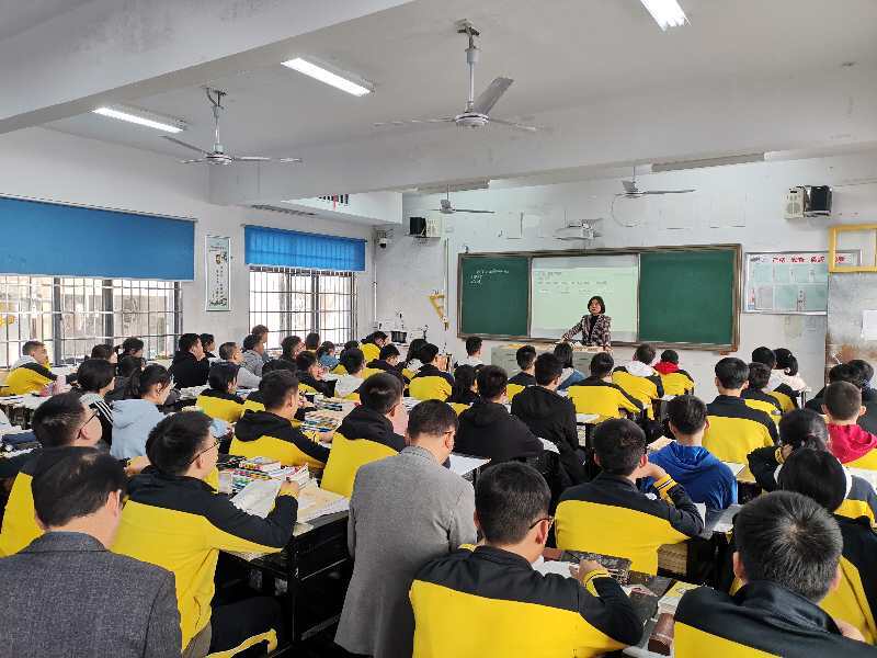 桃源九中承办沅水七校高三复习研讨活动