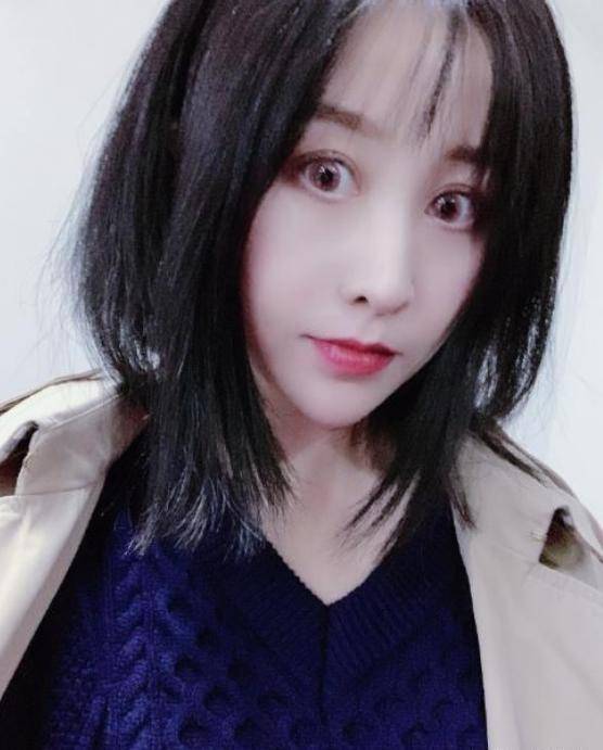 她是最美台球裁判,因"捡球照"爆红网络,如今加入美国变得大胆_吕帅希