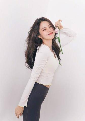 原创出演小三而爆红韩素希一张绝美脸叫人爱没想到身材更绝