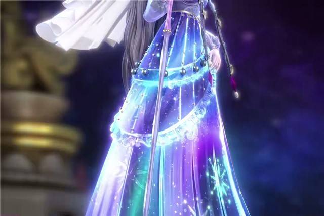 二:蓝色的裙子和秀气的脸庞,还是与冰公主很像