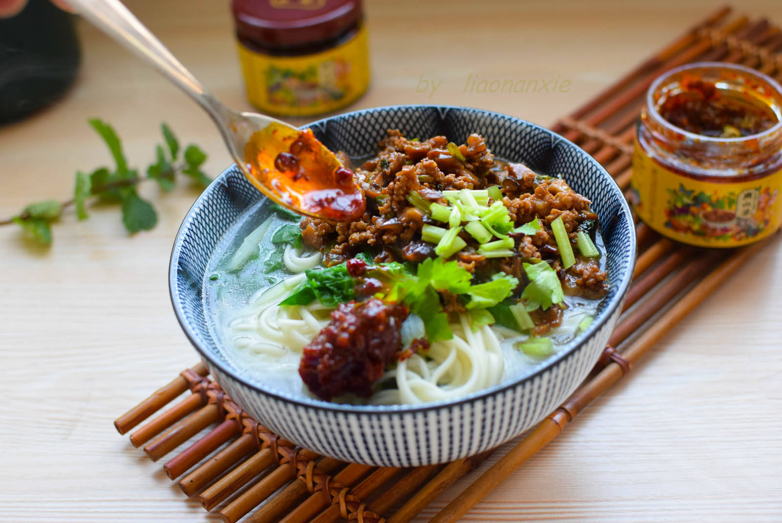 蟹姐教你煮一碗面条,保管你百吃不厌,当早餐当晚餐都很省事_肉酱