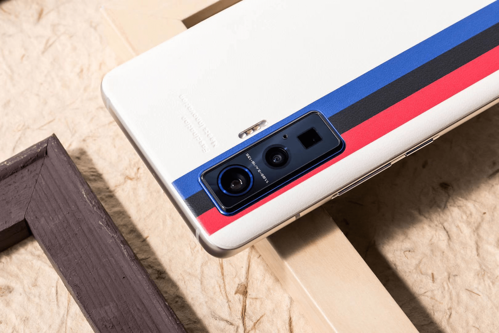 iqoo5pro美图欣赏超跑元素拉满爆发强劲性能