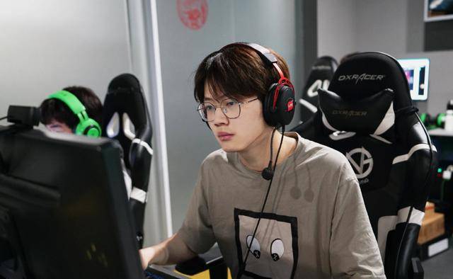 原创乐言用漏洞上分后vg长文回应重罚数十万工资引热议还是太轻了