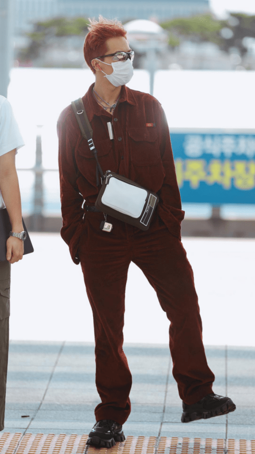 韩星宋旻浩穿搭合集围巾当帽子又潮又时髦不愧是韩国爱豆