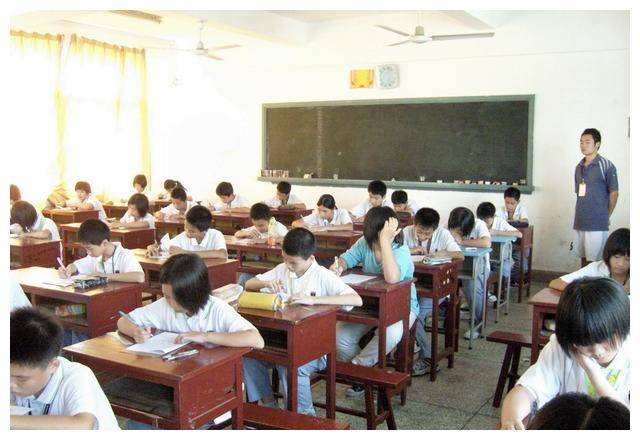 小学生名字有103笔,考试当场直接急哭,监考老师看后也崩溃了!