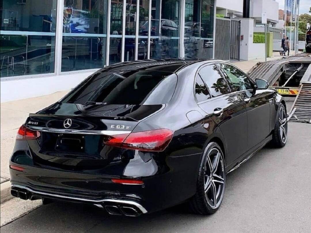 高性能奔驰e63提车加速不输奥迪a7新造型比宝马5系还帅气
