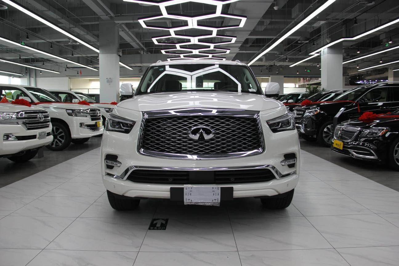 英菲尼迪q80不惧怕任何对其速度的挑战,刚劲有力的士气足以让街旁"