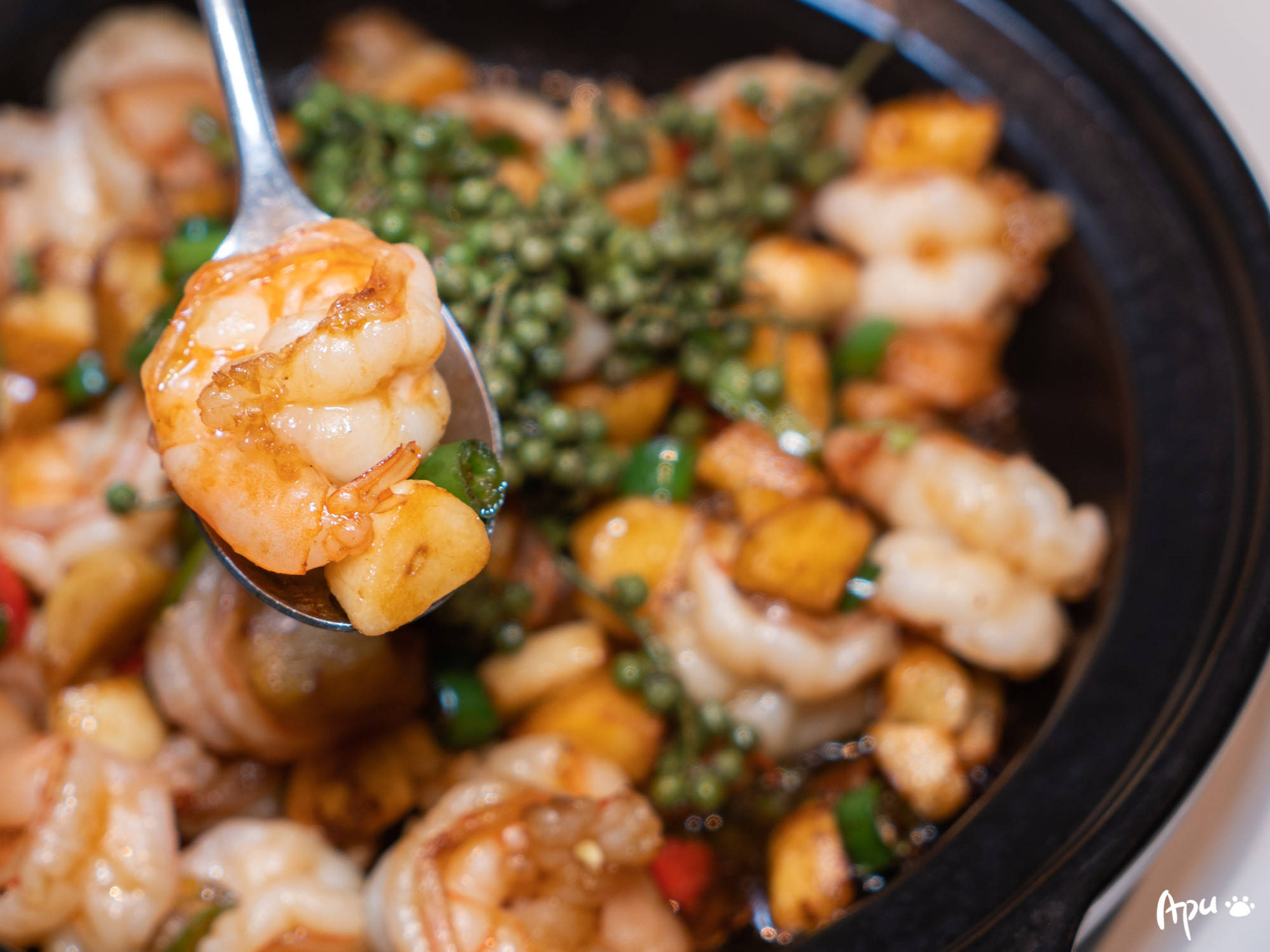 鲜藤椒焗海虾仁 爽脆弹嫩的大虾仁,藤椒的加入,让味道微麻微辣中带着