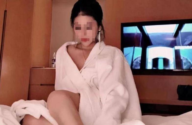 广西两25岁女子出租屋内色情直播,提供线下服务,已被警方逮捕