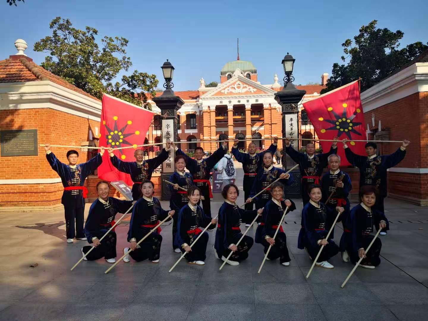 湖北《武术春晚》节目的三次彩排与首义广场的金秋菊展融成一体