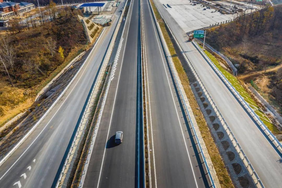 洛阳"最美高速":云中高速直达白云山 半个小时路途美不胜收