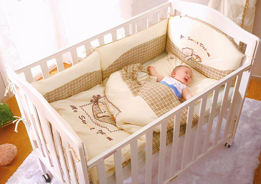 原创宝宝从小睡婴儿床会有哪些好处