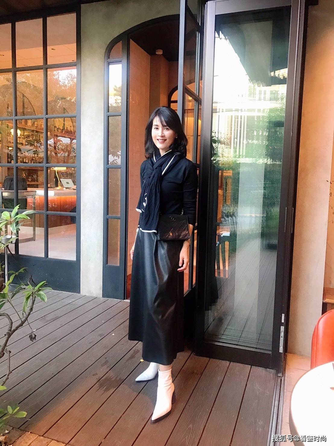 一群50 的中年女人微博晒gu和优衣库的自拍照,竟很有高级感