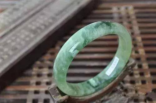楊貴妃曾經洗澡的地方，淪為假貨新據點？比云南更坑，十個玉九個假！