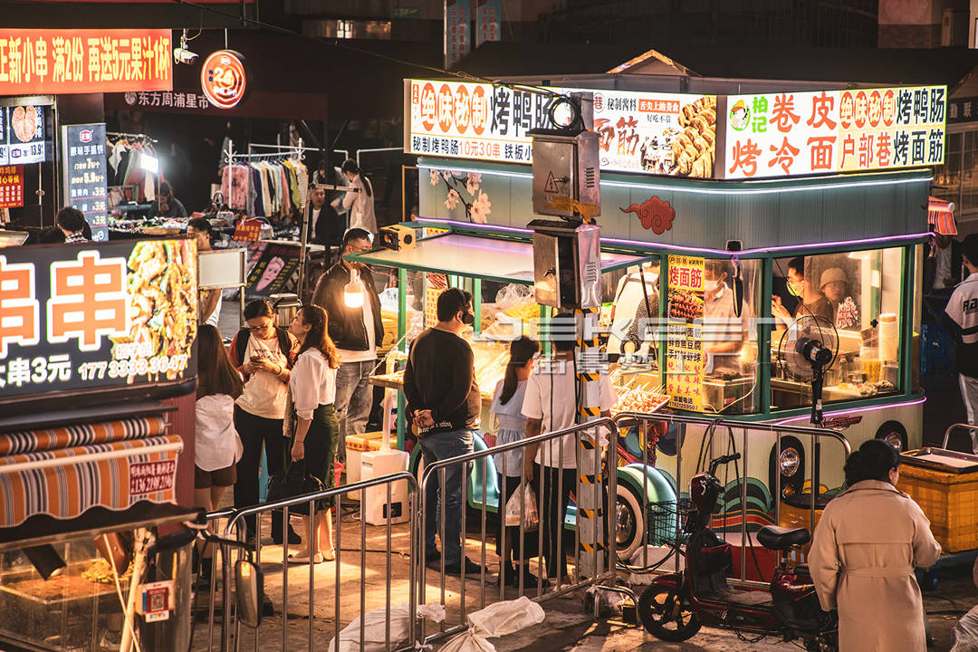 夜光餐车点亮小上海夜市周浦步行街升级绽放新活力