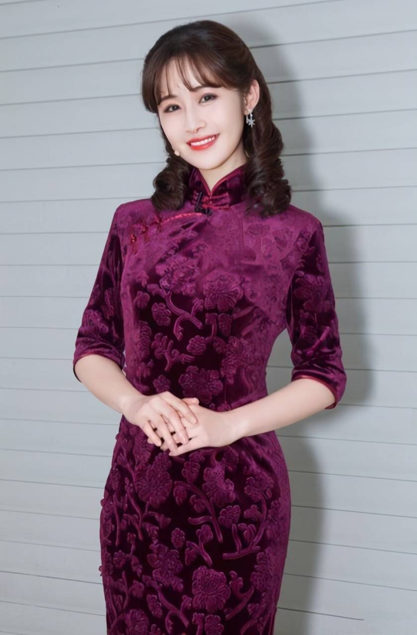 原创梁田取代谢娜成为湖南一姐?全国专业课第一 主持利落穿搭甜美