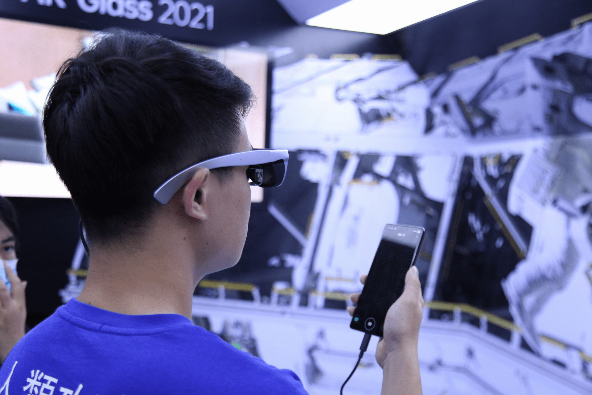 原创oppo新一代ar眼镜有多酷视场角超大坐享家庭影院体验