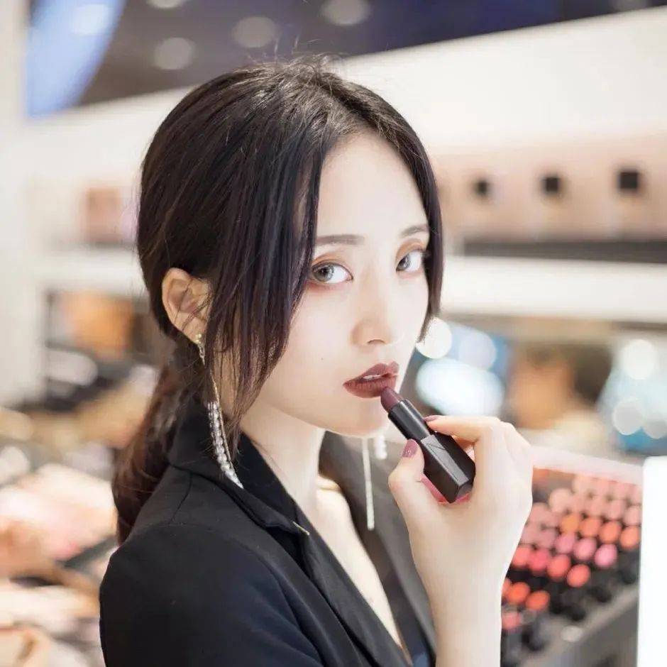 拽酷女生文案——揭秘霸道女总裁的日常用语_手机搜狐网