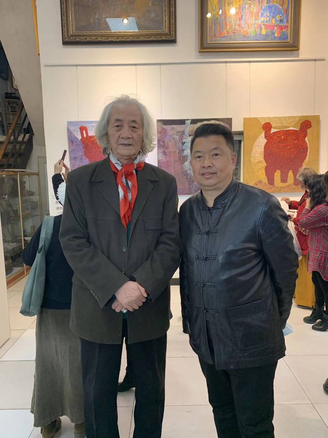 著名书画评论家 《美术》杂志社主编王仲朱墨竹创始人陈培华交流合影