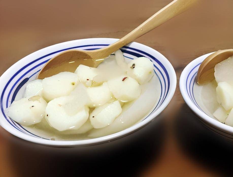 秋季,我隔两天给家人喝马蹄雪梨糖水,顺滑清爽还润燥降火_荸荠