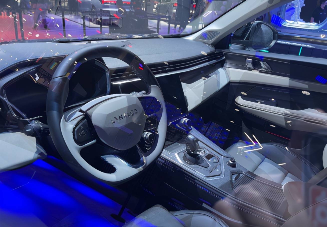 内饰换新,升级8at变速箱,新款领克01预售18-20万