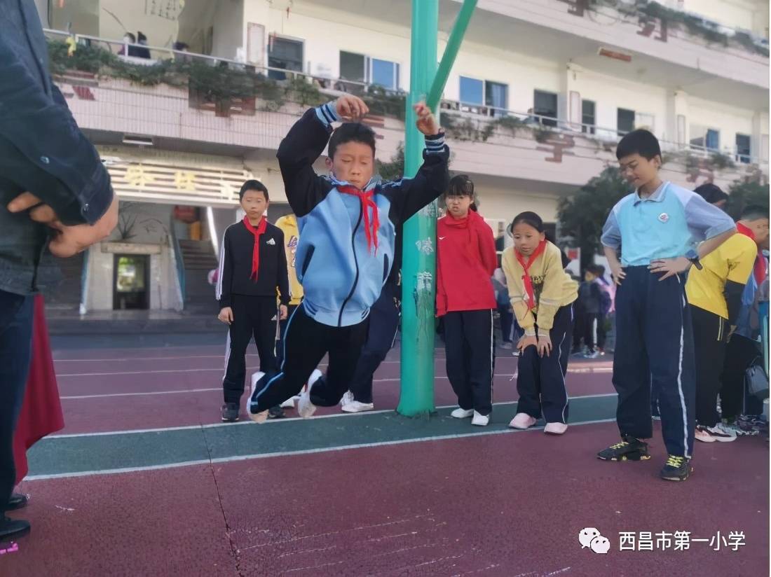 阳光体育快乐运动西昌市第一小学举行第50届冬季运动会