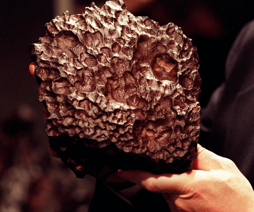 陨石还只能静静地躺在博物馆和大学实验室中以供天文学研究