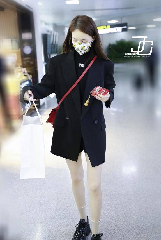 徐璐和金晨同穿西装玩下衣失踪,终于明白女生为啥都拼命想要瘦