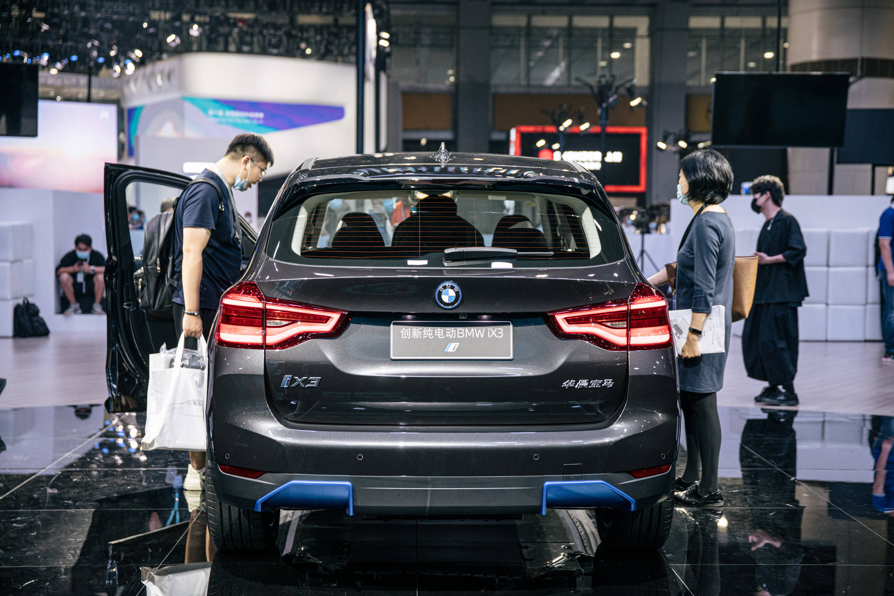 奔驰eqc和宝马ix3你选谁?