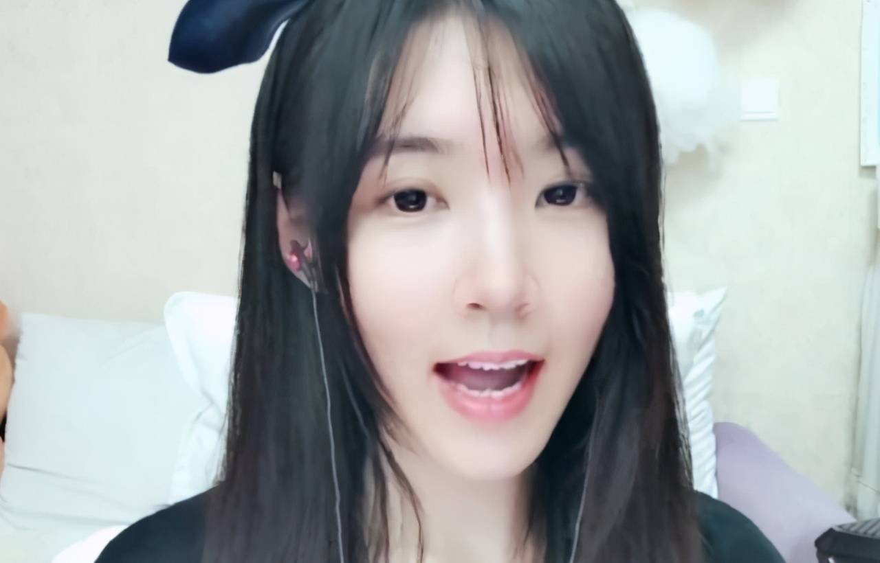 斗鱼女主播被曝线下主动约见大哥 对方却让朋友代替自己去