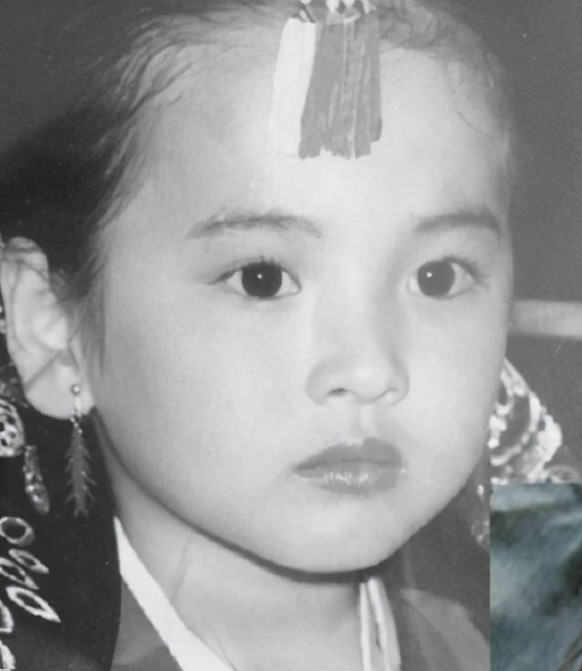 宋慧乔39岁生日显落寞,夕阳下秀香肩扎小辫,童年美成洋娃娃