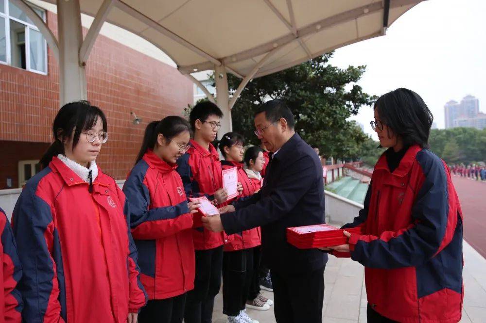 海门一中校服图片