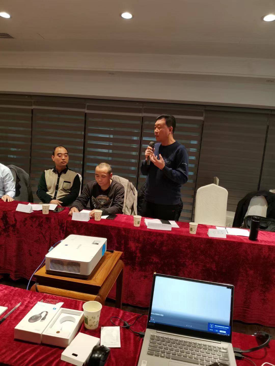 20日上午,东营东城"教师之家"酒店会议室内,举办的"大贸摩托车资源