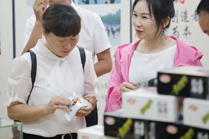 卫龙董事长刘卫平曾透露,2019年卫龙整体营收49.