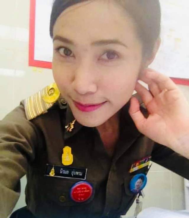 诗妮娜·披拉萨甘娅妮在楠府一个贫困家庭出生,因为