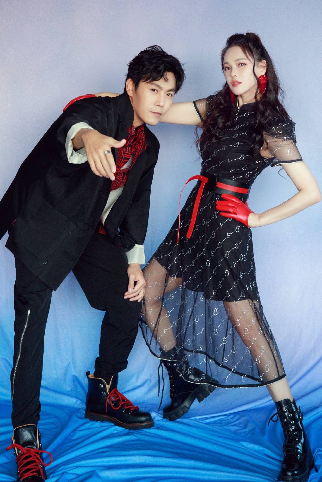 伊能静与秦昊合拍大片太带感,复古的造型帅气时尚,真心养眼