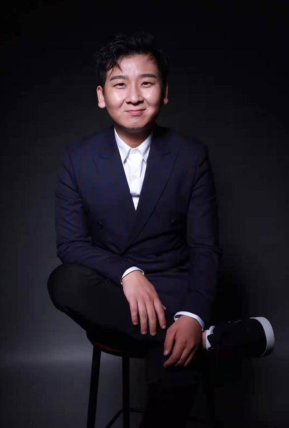 他是郭冬临"儿子",靳东曾给他做配,如今发福秃顶似中年大叔_谢昀杉