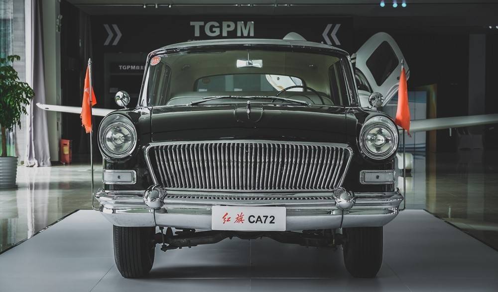 共和国之光!实拍我国第一台阅兵车红旗ca72