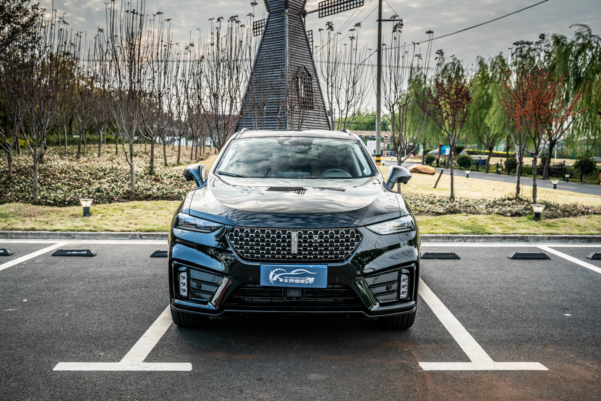 外形方面呢,这款vv7科技版虽然不能说是平平无奇