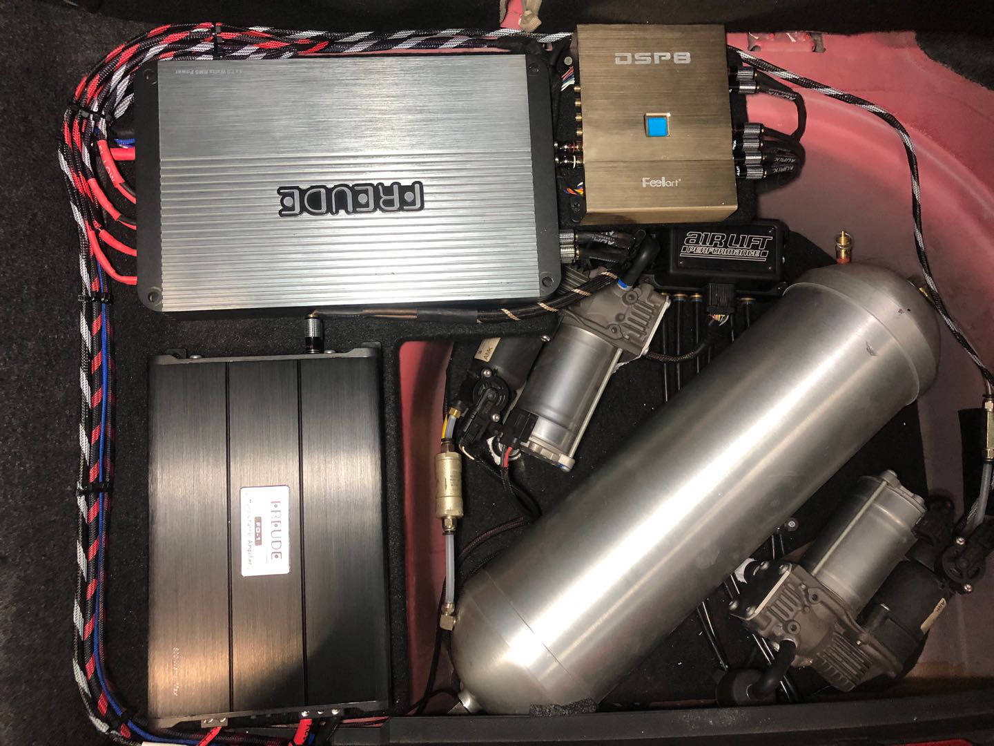 汕头星悦汽车音响大众polo二次升级德国弗莱德功放推动focal法国劲浪