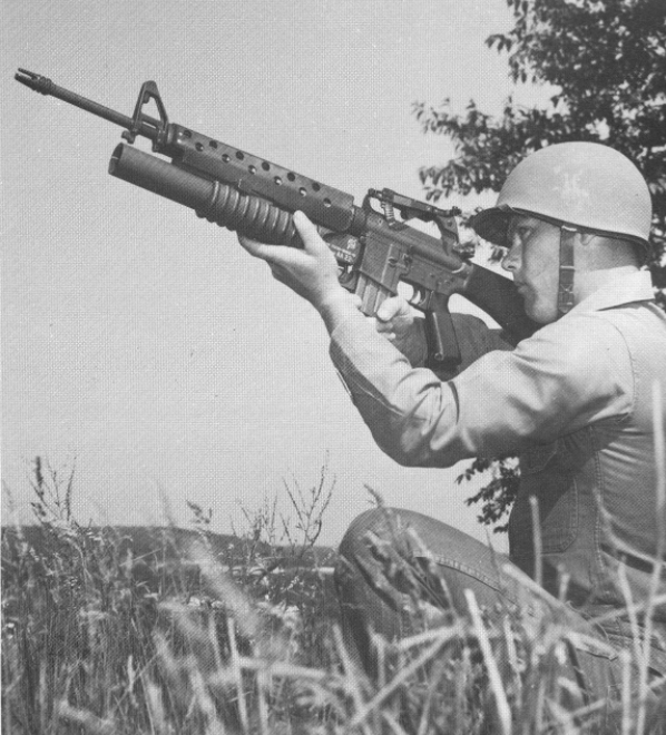 不占编制才是王道美军m203枪挂榴弹发射器的由来