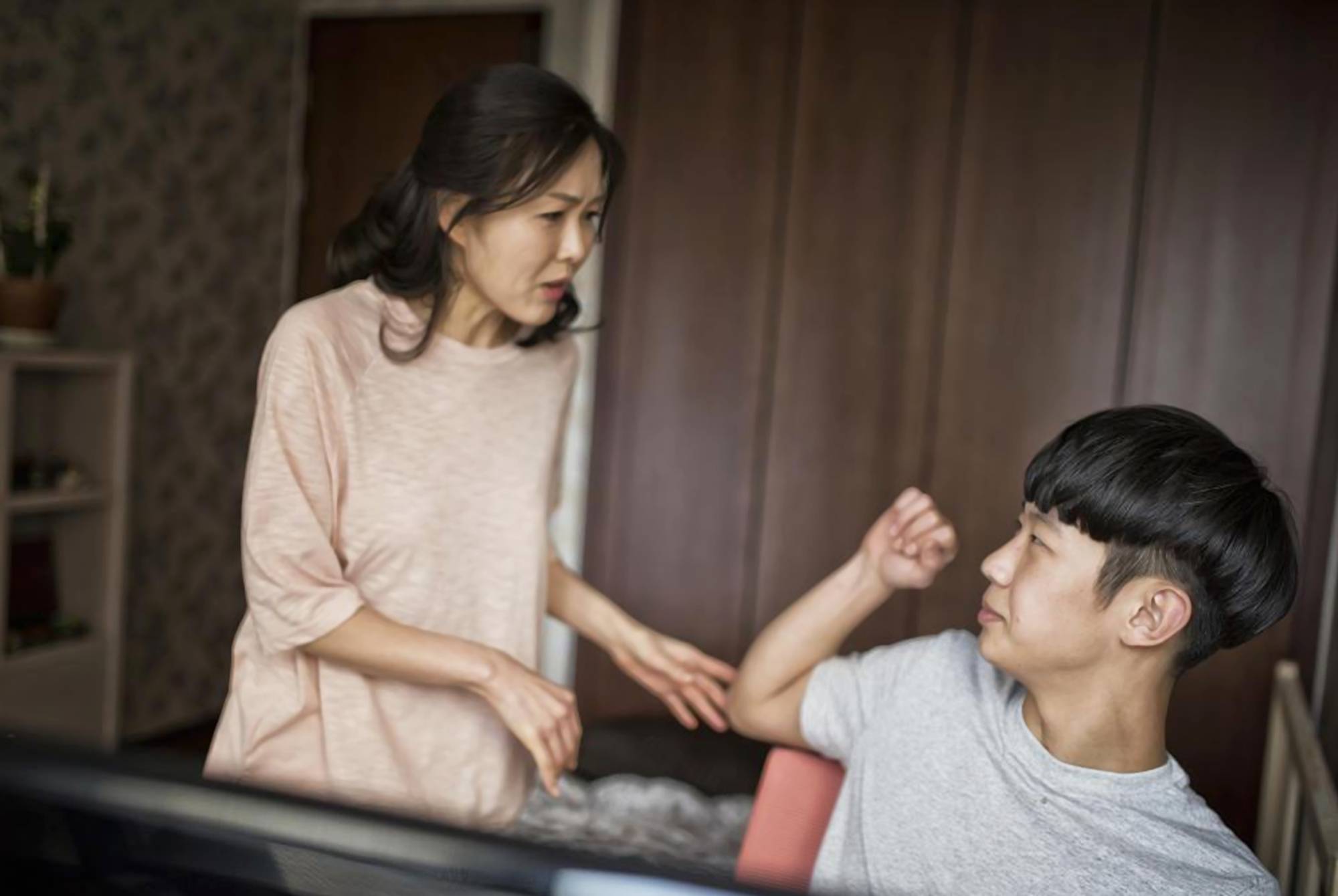 原创孩子不孝的三大信号对父母拳打脚踢都是轻的严重的是心理