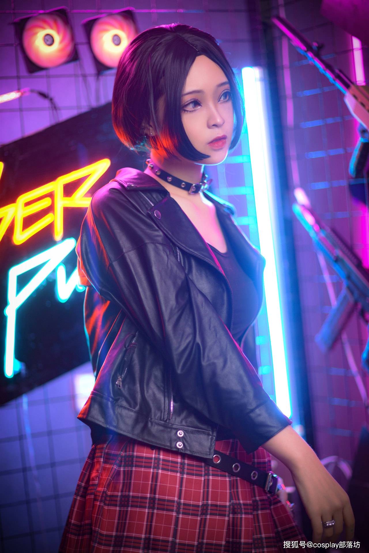 cosnana大崎娜娜展现经典冷酷气质