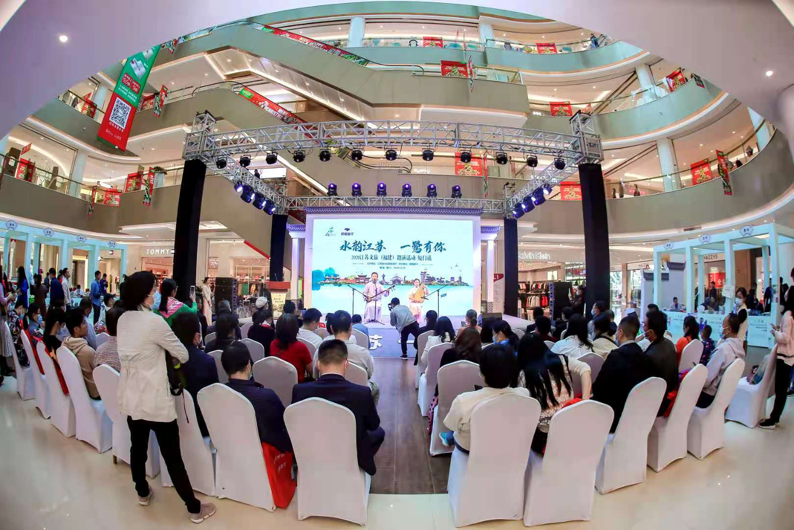 路演活动上,全省13个设区市分别通过文旅资源推介,非遗文化表演,互动