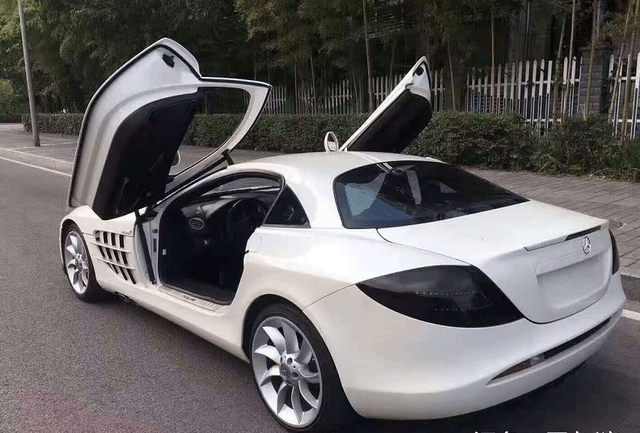 可以说聚集众多优点于一身,优雅的蝴蝶门,这是顶级超跑的特点,还有那