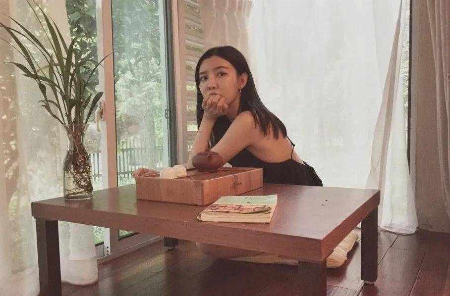 这个密码是腾讯高管母丹的出生日期,她长这样95众所周知,张颜齐是98