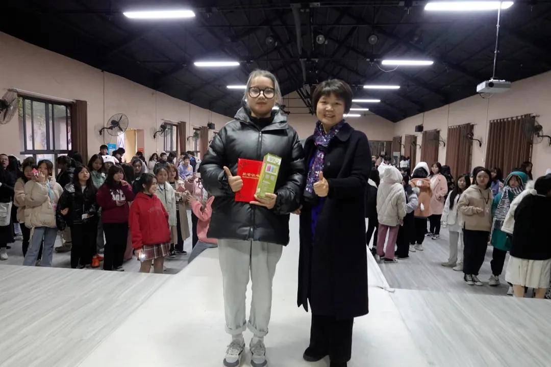 弘扬国球精神勇于拼搏的学子记株洲服装学校2020级新生的乒乓球比赛